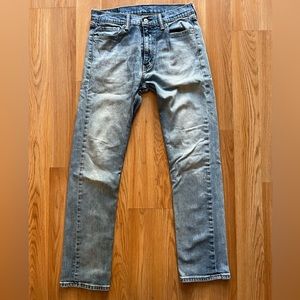 Light wash Levi’s denim jeans